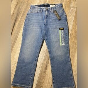 NWT Lee Flex Motion Denim Capri Pants- Size 2 Medium
